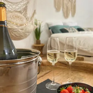 Bien-etre Au Naturel, Room, Jacuzzi Sauna, Centre-historique Avignon